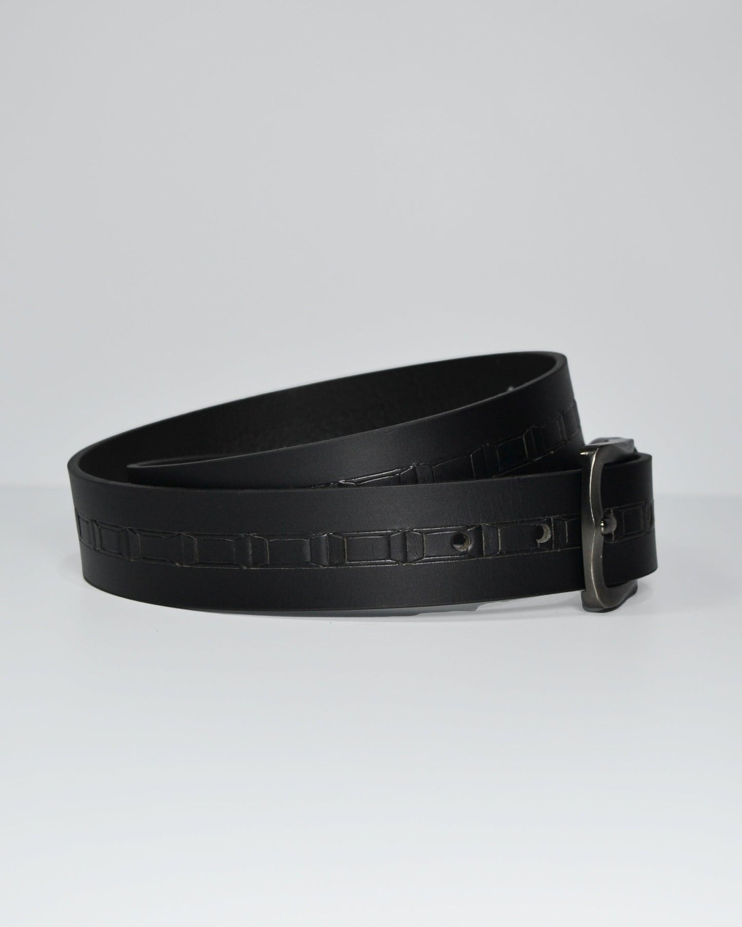 Cinturón para hombre en cuero texturizado color negro - Billeteras Medellín